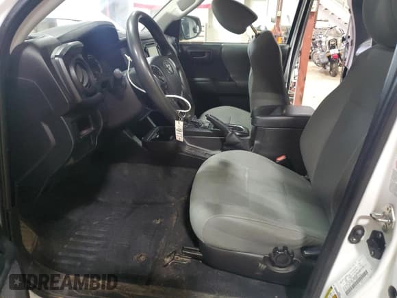 ✅ 2016 Toyota Tacoma SR • VIN: 5TFSX5EN7GX044701 • Lot: 90871605. Wystawiony na Copart z przebiegiem 210 310 mil. Bezpłatny archiwum sprzedaży aukcyjnych z USA i szczegółowy raport historii pojazdu na DreamBid. Zdjęcie 7.