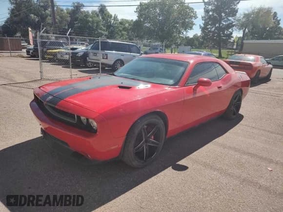 ✅ 2010 Dodge Challenger SRT-8 • VIN: 2B3CJ7DWXAH111414 • Лот: 93112285. Опубликован ранее на Copart с пробегом 80 315 миль. Бесплатный доступ к архиву аукционных продаж из США и подробный отчёт об истории автомобиля на DreamBid. Изображение 2.