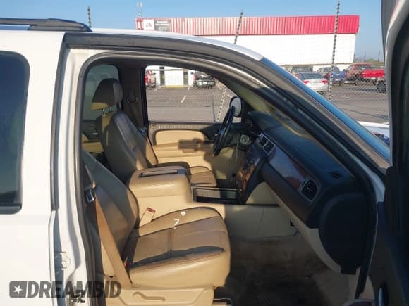 ✅ 2007 Chevrolet Suburban LTZ • VIN: 3GNFC16087G271075 • Lot: 42010391. Listed on IAAI with 217,223 mi. Free auction sales archive from the USA and detailed vehicle history report at DreamBid. Image 5.