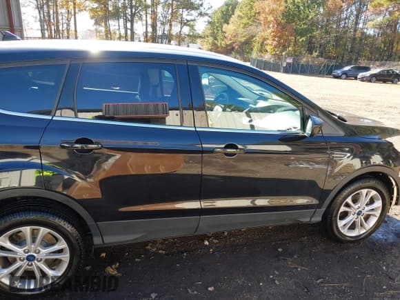 ✅ 2019 Ford Escape SE • VIN: 1FMCU0GD0KUC20790 • Лот: 43671849. Опубликован ранее на IAAI с пробегом 104 735 миль. Бесплатный доступ к архиву аукционных продаж из США и подробный отчёт об истории автомобиля на DreamBid. Изображение 14.
