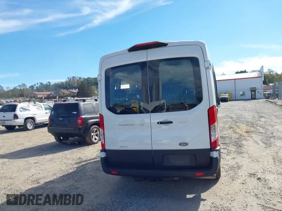 ✅ 2023 Ford Transit Passenger XL • VIN: 1FBAX2CG5PKA12507 • Lot: 40611047. Wystawiony na IAAI z przebiegiem 10 873 mil. Bezpłatny archiwum sprzedaży aukcyjnych z USA i szczegółowy raport historii pojazdu na DreamBid. Zdjęcie 16.