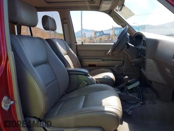 ✅ 1994 Toyota 4Runner • VIN: JT3VN39W3R0138357 • Lot: 41978605. Listed on IAAI with 223,007 mi. Free auction sales archive from the USA and detailed vehicle history report at DreamBid. Image 5.