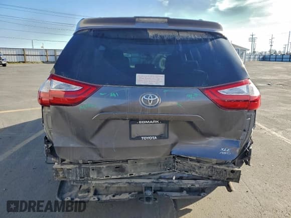 ✅ 2018 Toyota Sienna XLE • VIN: 5TDDZ3DC9JS209779 • Lot: 94101335. Listed on Copart with 59,772 mi. Free auction sales archive from the USA and detailed vehicle history report at DreamBid. Image 6.