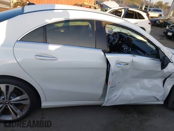 2019 Mercedes-Benz CLA 250 с VIN WDDSJ4EB0KN776745, выставлен на аукционе IAAI как лот 43358222 с пробегом 49 974 миль миль и . История ставок и продаж доступна на DreamBid. Изображение 13.