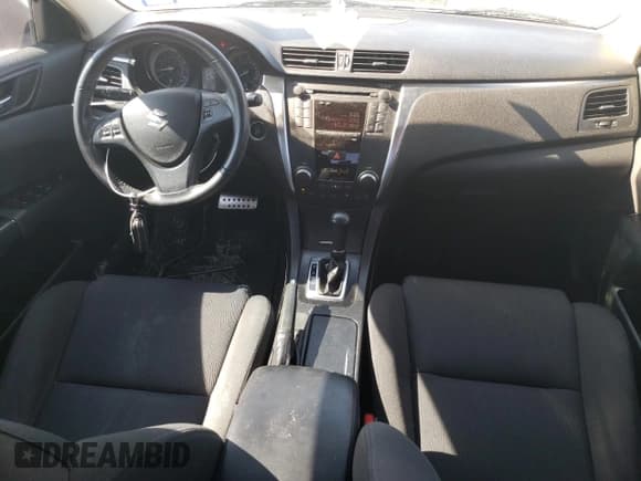 ✅ 2011 Suzuki Kizashi SE • VIN: JS2RE9A34B6111601 • Lot: 75945784. Listed on Copart with 128,926 mi. Free auction sales archive from the USA and detailed vehicle history report at DreamBid. Image 8.