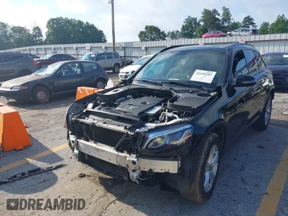 ✅ 2018 Mercedes-Benz GLC 300 • VIN: WDC0G4JB8JV086823 • Lot: 42338203. Wystawiony na IAAI z przebiegiem 114 000 mil. Bezpłatny archiwum sprzedaży aukcyjnych z USA i szczegółowy raport historii pojazdu na DreamBid. Zdjęcie 2.