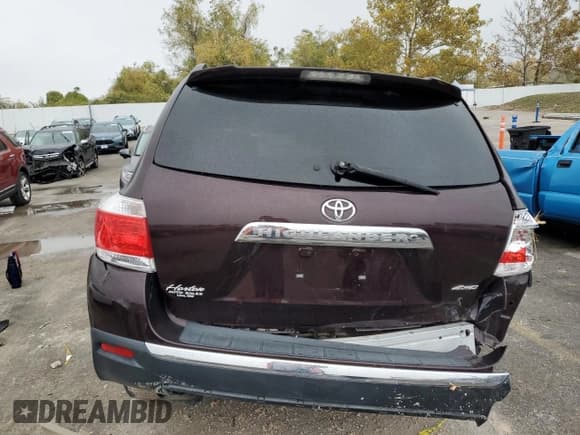 ✅ 2011 Toyota Highlander • VIN: 5TDBK3EH5BS081693 • Лот: 89641795. Опубликован ранее на Copart с пробегом Не указан. Бесплатный доступ к архиву аукционных продаж из США и подробный отчёт об истории автомобиля на DreamBid. Изображение 6.