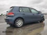 ✅ 2013 Volkswagen Golf • VIN: WVWDB7AJ4DW128790 • Лот: 90018565. Опубликован ранее на Copart с пробегом 162 741 миль. Бесплатный доступ к архиву аукционных продаж из США и подробный отчёт об истории автомобиля на DreamBid. Изображение 3.