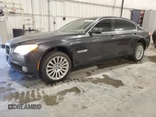 ✅ 2009 BMW 7 Series 750Li • VIN: WBAKB83519CY57557 • Lot: 92457935. Wystawiony na Copart z przebiegiem 107 918 mil. Bezpłatny archiwum sprzedaży aukcyjnych z USA i szczegółowy raport historii pojazdu na DreamBid. Zdjęcie 1.