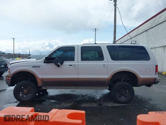 ✅ 2001 Ford Excursion Limited • VIN: 1FMSU43F31EC37134 • Lot: 41903739. Listed on IAAI with 152,052 mi. Free auction sales archive from the USA and detailed vehicle history report at DreamBid. Image 14.