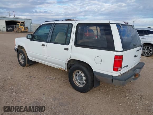 ✅ 1992 Ford Explorer Eddie Bauer • VIN: 1FMDU34X2NUD97785 • Lot: 43842351. Listed on IAAI with 13,858 mi. Free auction sales archive from the USA and detailed vehicle history report at DreamBid. Image 3.