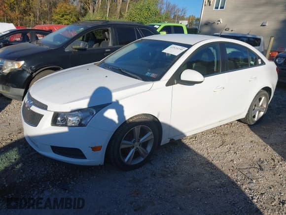 ✅ 2014 Chevrolet Cruze 2LT • VIN: 1G1PE5SB0E7418528 • Lot: 43525230. Listed on IAAI with 89,999 mi. Free auction sales archive from the USA and detailed vehicle history report at DreamBid. Image 2.