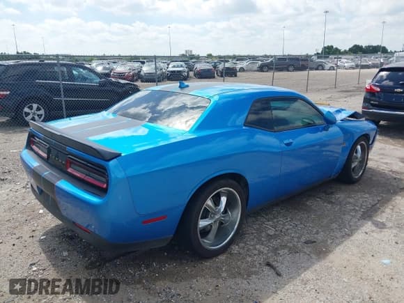 ✅ 2015 Dodge Challenger R/T Scat Pack Shaker • VIN: 2C3CDZFJ7FH833230 • Lot: 42818654. Listed on IAAI with 55,197 mi. Free auction sales archive from the USA and detailed vehicle history report at DreamBid. Image 4.