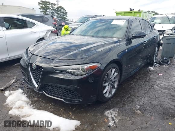 ✅ 2022 Alfa Romeo Giulia Veloce • VIN: ZARFAMBN7N7666400 • Lot: 41287424. Wystawiony na IAAI z przebiegiem 9 127 mil. Bezpłatny archiwum sprzedaży aukcyjnych z USA i szczegółowy raport historii pojazdu na DreamBid. Zdjęcie 2.