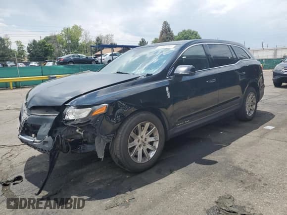 ✅ 2017 Lincoln MKT • VIN: 2LMHJ5NK9HBL00749 • Lot: 65561965. Wystawiony na Copart z przebiegiem 175 040 mil. Bezpłatny archiwum sprzedaży aukcyjnych z USA i szczegółowy raport historii pojazdu na DreamBid. Zdjęcie 1.