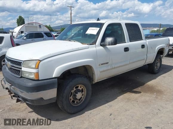 ✅ 2006 Chevrolet Silverado 2500HD LT3 • VIN: 1GCHK23G96F263885 • Лот: 42560573. Опубликован ранее на IAAI с пробегом 122 242 миль. Бесплатный доступ к архиву аукционных продаж из США и подробный отчёт об истории автомобиля на DreamBid. Изображение 2.