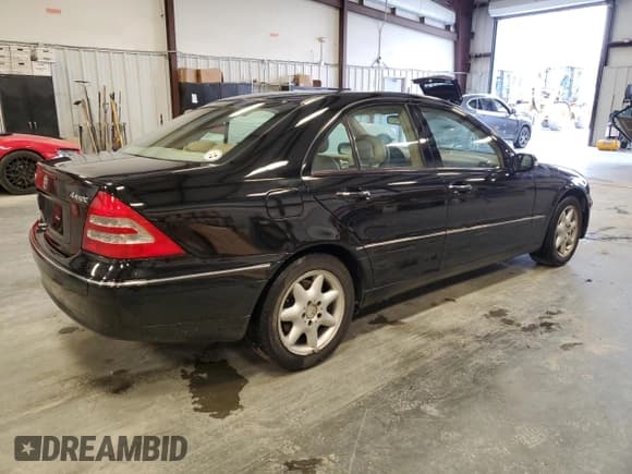 ✅ 2003 Mercedes-Benz C 240 • VIN: WDBRF81J23F365985 • Lot: 85212194. Wystawiony na Copart z przebiegiem 139 328 mil. Bezpłatny archiwum sprzedaży aukcyjnych z USA i szczegółowy raport historii pojazdu na DreamBid. Zdjęcie 3.