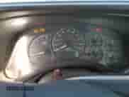 2002 GMC Sierra 1500 z VIN 1GTEC14W92Z280310, wystawiony jako Copart lot #74731204 z przebiegiem 241 075 mil mil oraz Szkoda całkowita • Salvage title. Historia ofert i sprzedaży dostępna na DreamBid. Obrazek 9.