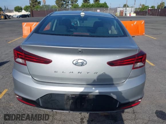 ✅ 2020 Hyundai Elantra SEL • VIN: 5NPD84LF0LH562957 • Lot: 42280413. Listed on IAAI with 88,505 mi. Free auction sales archive from the USA and detailed vehicle history report at DreamBid. Image 16.