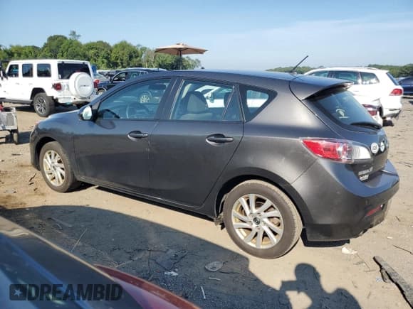 ✅ 2013 Mazda 3 i Touring • VIN: JM1BL1LP2D1775124 • Лот: 66806315. Опубликован ранее на Copart с пробегом 261 009 миль. Бесплатный доступ к архиву аукционных продаж из США и подробный отчёт об истории автомобиля на DreamBid. Изображение 2.