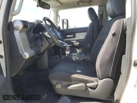 ✅ 2013 Toyota FJ Cruiser • VIN: JTEBU4BF3DK164595 • Lot: 81586235. Listed on Copart with 139,884 mi. Free auction sales archive from the USA and detailed vehicle history report at DreamBid. Image 7.
