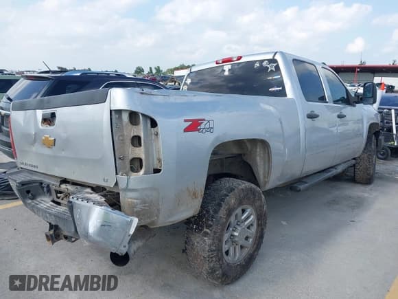 ✅ 2014 Chevrolet Silverado 2500HD LT • VIN: 1GC1KXE82EF145437 • Lot: 42394046. Listed on IAAI with 393,771 mi. Free auction sales archive from the USA and detailed vehicle history report at DreamBid. Image 17.