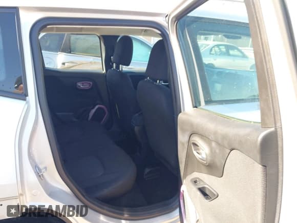 ✅ 2018 Jeep Renegade Sport • VIN: ZACCJBAB5JPH07189 • Lot: 43462128. Listed on IAAI with 119,583 mi. Free auction sales archive from the USA and detailed vehicle history report at DreamBid. Image 8.