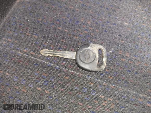 ✅ 2000 Chevrolet Silverado 1500 LS • VIN: 1GCEK14T8YZ171127 • Лот: 41335632. Опубликован ранее на IAAI с пробегом 174 320 миль. Бесплатный доступ к архиву аукционных продаж из США и подробный отчёт об истории автомобиля на DreamBid. Изображение 11.