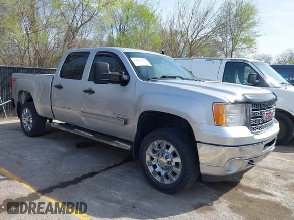 ✅ 2011 GMC Sierra 2500HD SLE • VIN: 1GT120CG1BF101703 • Лот: 41885473. Опубликован ранее на IAAI с пробегом 309 191 миль. Бесплатный доступ к архиву аукционных продаж из США и подробный отчёт об истории автомобиля на DreamBid. Изображение 13.