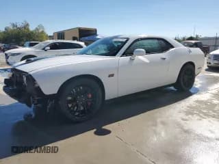 ✅ 2015 Dodge Challenger SRT 392 • VIN: 2C3CDZDJ0FH500323 • Lot: 85350155. Wystawiony na Copart z przebiegiem 123 034 mil. Bezpłatny archiwum sprzedaży aukcyjnych z USA i szczegółowy raport historii pojazdu na DreamBid. Zdjęcie 1.