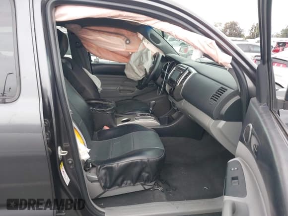 ✅ 2015 Toyota Tacoma PreRunner • VIN: 3TMKU4HN8FM043849 • Lot: 42790883. Wystawiony na IAAI z przebiegiem 123 228 mil. Bezpłatny archiwum sprzedaży aukcyjnych z USA i szczegółowy raport historii pojazdu na DreamBid. Zdjęcie 5.