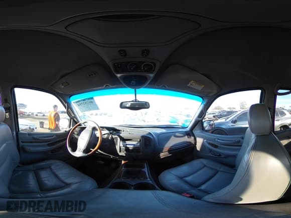 ✅ 2000 Lincoln Navigator • VIN: 5LMEU27A2YLJ32507 • Лот: 40752754. Опубликован ранее на IAAI с пробегом Не указан. Бесплатный доступ к архиву аукционных продаж из США и подробный отчёт об истории автомобиля на DreamBid. Изображение 17.