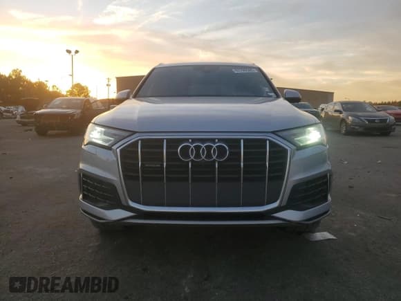 ✅ 2021 Audi Q7 Premium • VIN: WA1AJAF76MD037333 • Lot: 92799585. Wystawiony na Copart z przebiegiem 85 985 mil. Bezpłatny archiwum sprzedaży aukcyjnych z USA i szczegółowy raport historii pojazdu na DreamBid. Zdjęcie 5.