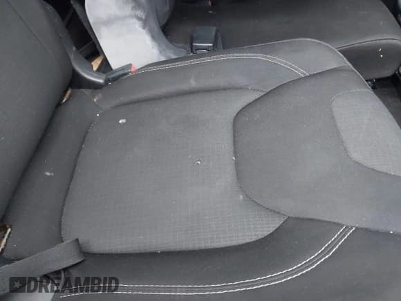 ✅ 2015 Jeep Cherokee Latitude • VIN: 1C4PJMCS4FW558388 • Лот: 43581710. Опубликован ранее на IAAI с пробегом 102 592 миль. Бесплатный доступ к архиву аукционных продаж из США и подробный отчёт об истории автомобиля на DreamBid. Изображение 8.