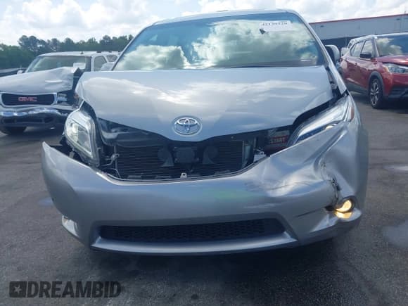 ✅ 2015 Toyota Sienna XLE • VIN: 5TDYK3DC5FS685735 • Lot: 42139229. Wystawiony na IAAI z przebiegiem 87 694 mil. Bezpłatny archiwum sprzedaży aukcyjnych z USA i szczegółowy raport historii pojazdu na DreamBid. Zdjęcie 6.