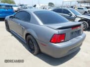✅ 1999 Ford Mustang • VIN: 1FAFP4046XF202967 • Lot: 42574831. Wystawiony na IAAI z przebiegiem 138 068 mil. Bezpłatny archiwum sprzedaży aukcyjnych z USA i szczegółowy raport historii pojazdu na DreamBid. Zdjęcie 3.