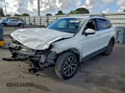 ✅ 2021 Volkswagen Tiguan SE • VIN: 3VV3B7AX4MM044602 • Lot: 95338875. Wystawiony na Copart z przebiegiem 66 110 mil. Bezpłatny archiwum sprzedaży aukcyjnych z USA i szczegółowy raport historii pojazdu na DreamBid. Zdjęcie 1.