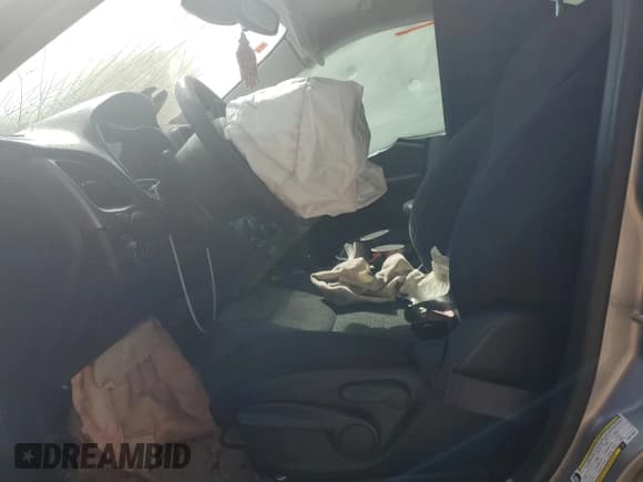 ✅ 2021 Jeep Cherokee Latitude • VIN: 1C4PJLCB7MD173801 • Lot: 82178385. Wystawiony na Copart z przebiegiem Nie podano. Bezpłatny archiwum sprzedaży aukcyjnych z USA i szczegółowy raport historii pojazdu na DreamBid. Zdjęcie 7.