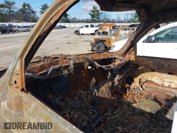 ✅ 2000 Chevrolet Silverado 1500 • VIN: 1GCEK14VXYZ370729 • Lot: 40877216. Listed on IAAI with 175,565 mi. Free auction sales archive from the USA and detailed vehicle history report at DreamBid. Image 11.