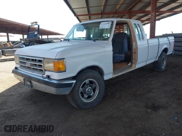 ✅ 1989 Ford F-250 • VIN: 1FTHX25M7KKA61455 • Lot: 42211798. Wystawiony na IAAI z przebiegiem 750 875 mil. Bezpłatny archiwum sprzedaży aukcyjnych z USA i szczegółowy raport historii pojazdu na DreamBid. Zdjęcie 2.
