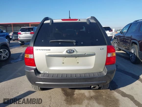 ✅ 2008 Kia Sportage LX • VIN: KNDJF724387508140 • Лот: 43591916. Опубликован ранее на IAAI с пробегом 289 279 миль. Бесплатный доступ к архиву аукционных продаж из США и подробный отчёт об истории автомобиля на DreamBid. Изображение 16.