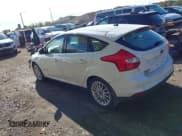 ✅ 2012 Ford Focus Electric • VIN: 1FAHP3R48CL363919 • Lot: 43454988. Wystawiony na IAAI z przebiegiem 58 269 mil. Bezpłatny archiwum sprzedaży aukcyjnych z USA i szczegółowy raport historii pojazdu na DreamBid. Zdjęcie 3.