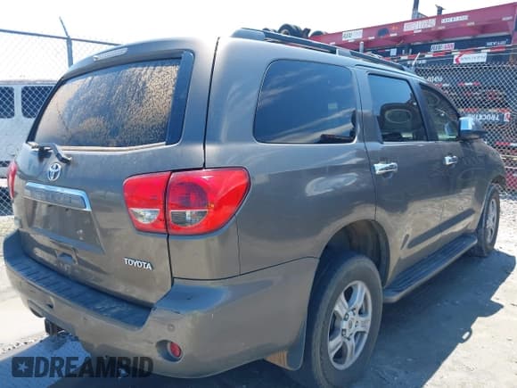 ✅ 2008 Toyota Sequoia Limited • VIN: 5TDZY68A98S001270 • Лот: 43014491. Опубликован ранее на IAAI с пробегом 287 302 миль. Бесплатный доступ к архиву аукционных продаж из США и подробный отчёт об истории автомобиля на DreamBid. Изображение 4.