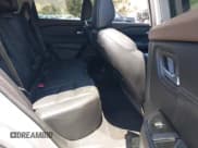 ✅ 2022 Nissan Rogue SL • VIN: 5N1BT3CA2NC703638 • Lot: 42261256. Wystawiony na IAAI z przebiegiem 34 314 mil. Bezpłatny archiwum sprzedaży aukcyjnych z USA i szczegółowy raport historii pojazdu na DreamBid. Zdjęcie 8.