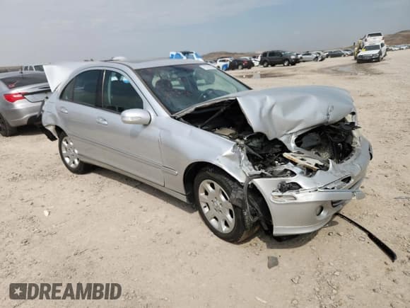 ✅ 2005 Mercedes-Benz C 240 • VIN: WDBRF81J65F652328 • Лот: 70729535. Опубликован ранее на Copart с пробегом 198 117 миль. Бесплатный доступ к архиву аукционных продаж из США и подробный отчёт об истории автомобиля на DreamBid. Изображение 4.