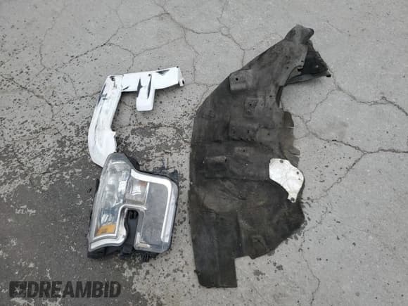 ✅ 2015 Ford F-150 XL • VIN: 1FTEX1CP2FKD24466 • Lot: 63043515. Wystawiony na Copart z przebiegiem 156 306 mil. Bezpłatny archiwum sprzedaży aukcyjnych z USA i szczegółowy raport historii pojazdu na DreamBid. Zdjęcie 12.