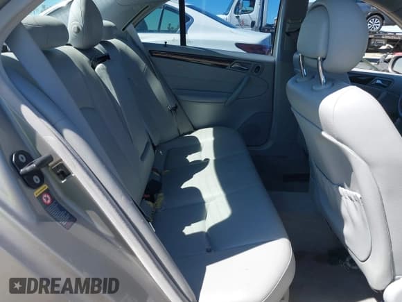 ✅ 2004 Mercedes-Benz C 240 • VIN: WDBRF61J64E015691 • Lot: 41827367. Wystawiony na IAAI z przebiegiem 171 003 mil. Bezpłatny archiwum sprzedaży aukcyjnych z USA i szczegółowy raport historii pojazdu na DreamBid. Zdjęcie 8.