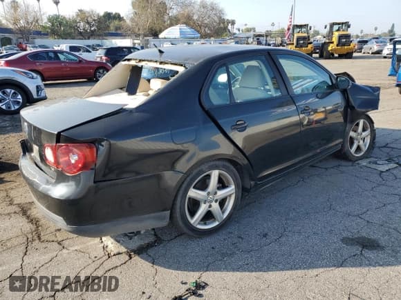 ✅ 2010 Volkswagen Jetta Limited Edition • VIN: 3VWAZ7AJ4AM127517 • Лот: 43076675. Опубликован ранее на Copart с пробегом Не указан. Бесплатный доступ к архиву аукционных продаж из США и подробный отчёт об истории автомобиля на DreamBid. Изображение 3.