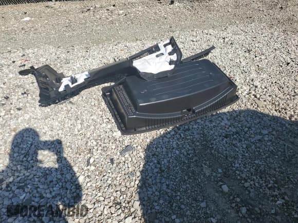 ✅ 2020 Chevrolet Traverse Premier • VIN: 1GNEVKKW3LJ259754 • Lot: 45527334. Wystawiony na Copart z przebiegiem 43 057 mil. Bezpłatny archiwum sprzedaży aukcyjnych z USA i szczegółowy raport historii pojazdu na DreamBid. Zdjęcie 13.