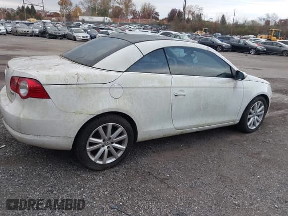 ✅ 2010 Volkswagen Eos Komfort • VIN: WVWBA7AH1AV019762 • Lot: 43695887. Wystawiony na IAAI z przebiegiem Nie podano. Bezpłatny archiwum sprzedaży aukcyjnych z USA i szczegółowy raport historii pojazdu na DreamBid. Zdjęcie 4.